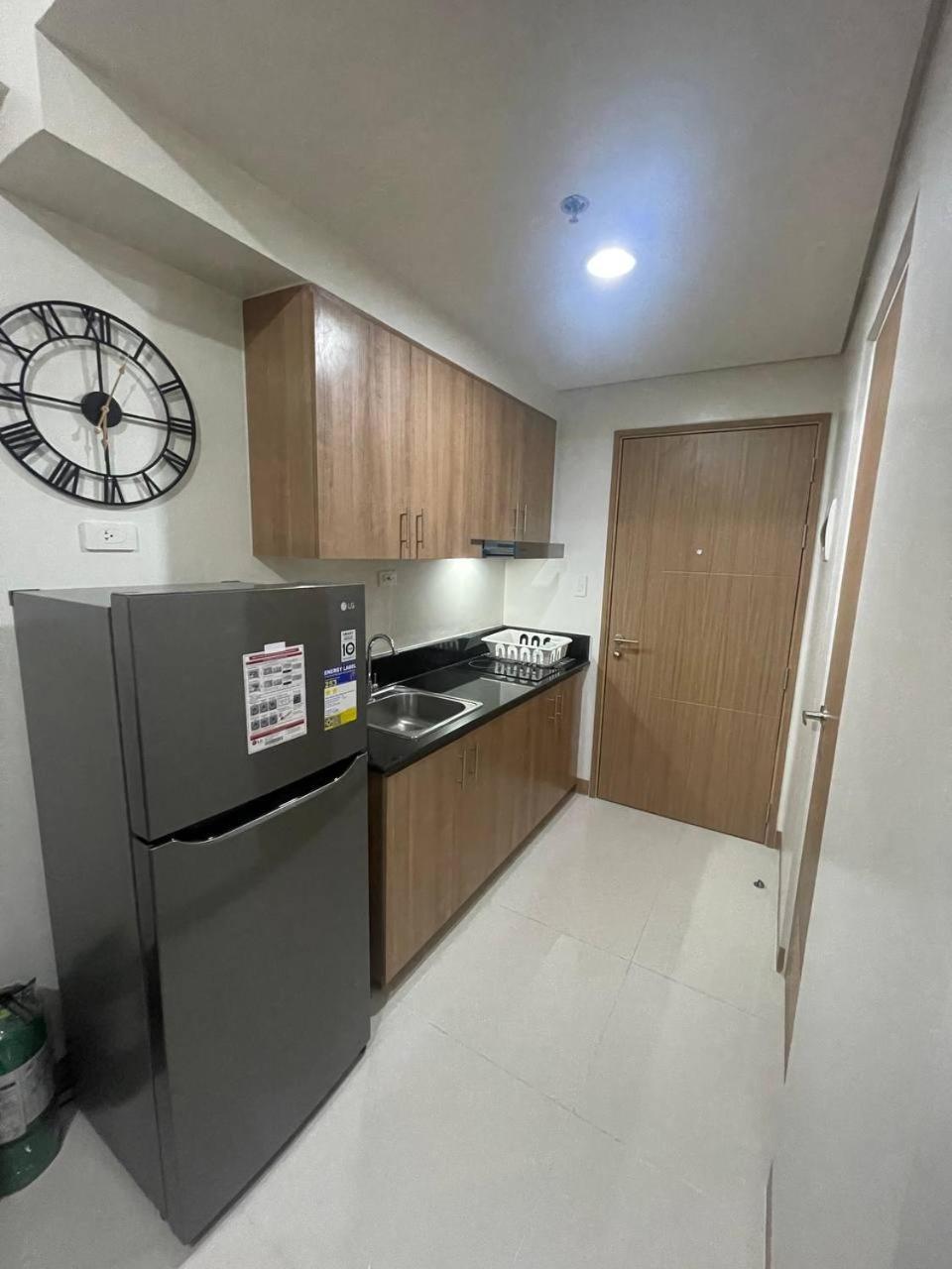 Red Residences Chino Roces Makati Makati City Екстериор снимка